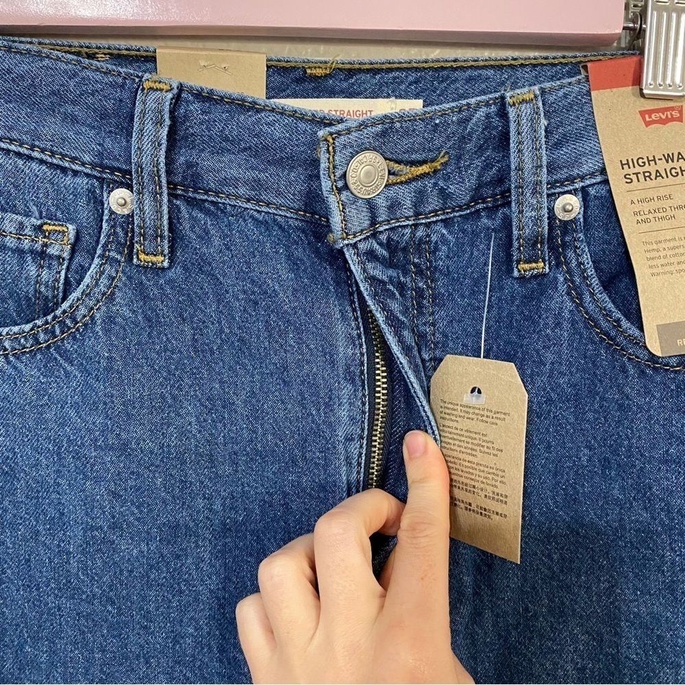 Levi’s High Wasted Straight Jeans - Picture 5 of 6